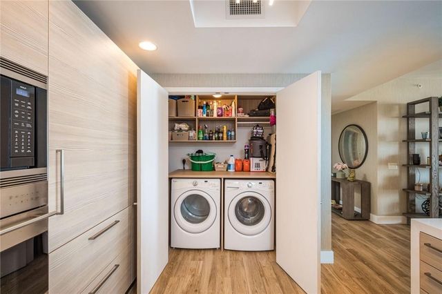17111 Biscayne Boulevard 2105 + 1 BOAT SLIP 100 ft, North Miami Beach, FL 33160