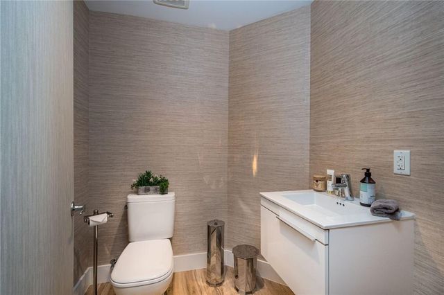 17111 Biscayne Boulevard 2105 + 1 BOAT SLIP 100 ft, North Miami Beach, FL 33160