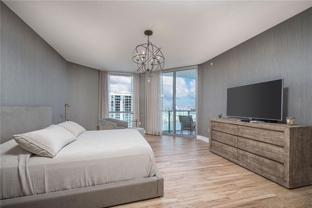 17111 Biscayne Boulevard 2105 + 1 BOAT SLIP 100 ft, North Miami Beach, FL 33160