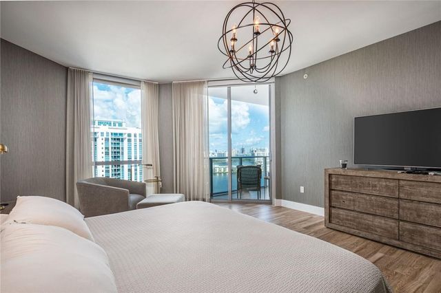 17111 Biscayne Boulevard 2105 + 1 BOAT SLIP 100 ft, North Miami Beach, FL 33160