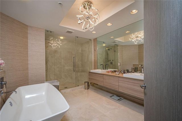 17111 Biscayne Boulevard 2105 + 1 BOAT SLIP 100 ft, North Miami Beach, FL 33160