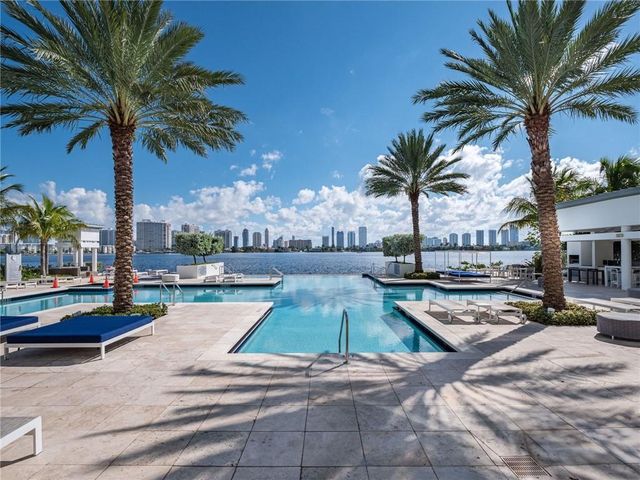 17111 Biscayne Boulevard 2105 + 1 BOAT SLIP 100 ft, North Miami Beach, FL 33160