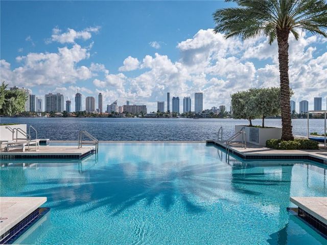 17111 Biscayne Boulevard 2105 + 1 BOAT SLIP 100 ft, North Miami Beach, FL 33160