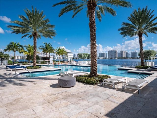 17111 Biscayne Boulevard 2105 + 1 BOAT SLIP 100 ft, North Miami Beach, FL 33160