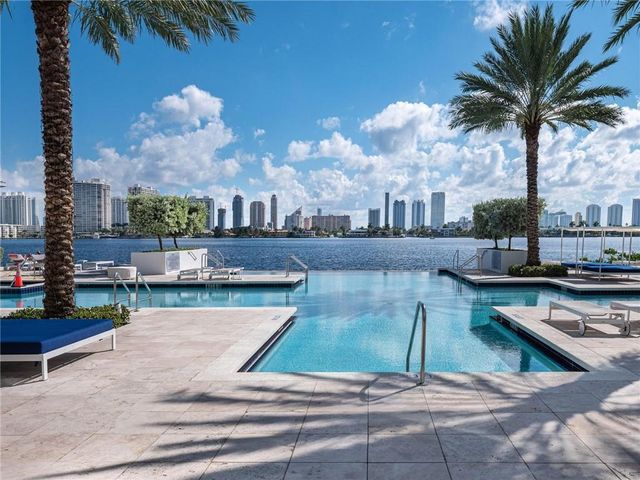 17111 Biscayne Boulevard 2105 + 1 BOAT SLIP 100 ft, North Miami Beach, FL 33160