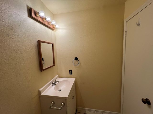 3000 John Wilson LN, Round Rock, TX 78664