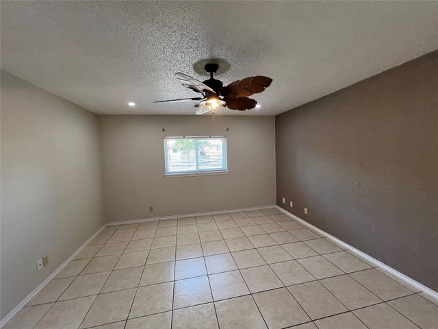 3000 John Wilson LN, Round Rock, TX 78664