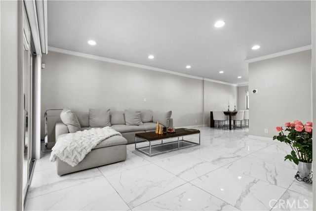 630 E Garfield Avenue 6, Glendale, CA 91205