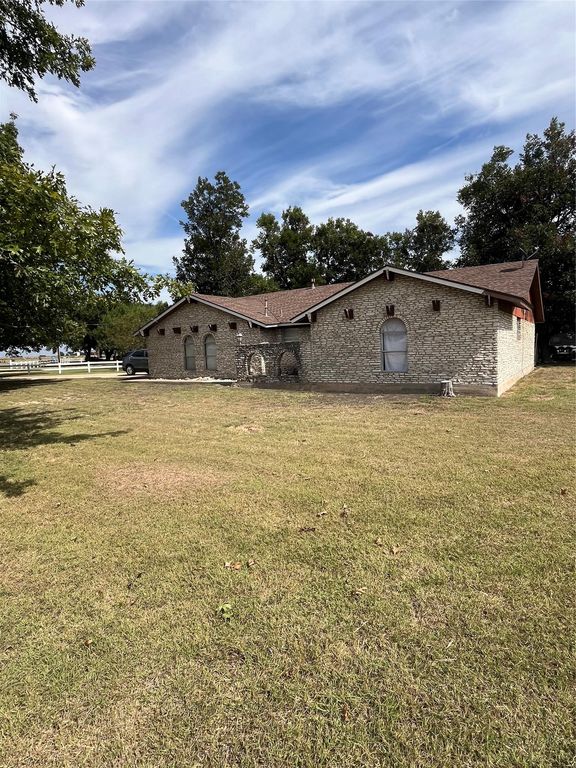 20 County Road 408 RD, Taylor, TX 76574