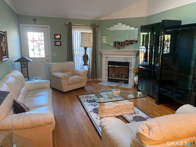 885 Glacier Way 885, Southington, CT 06489