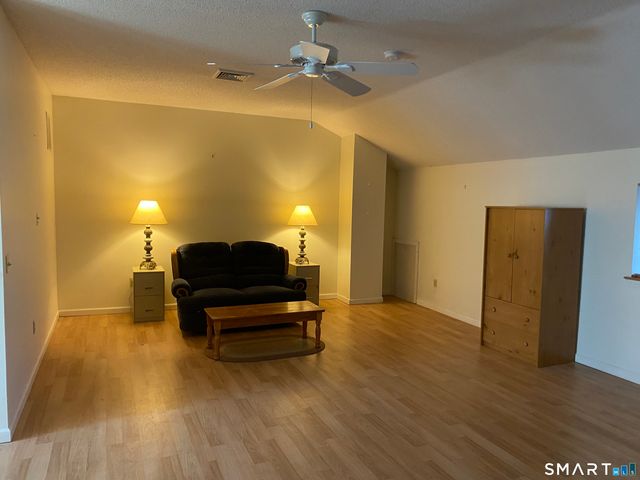 885 Glacier Way 885, Southington, CT 06489