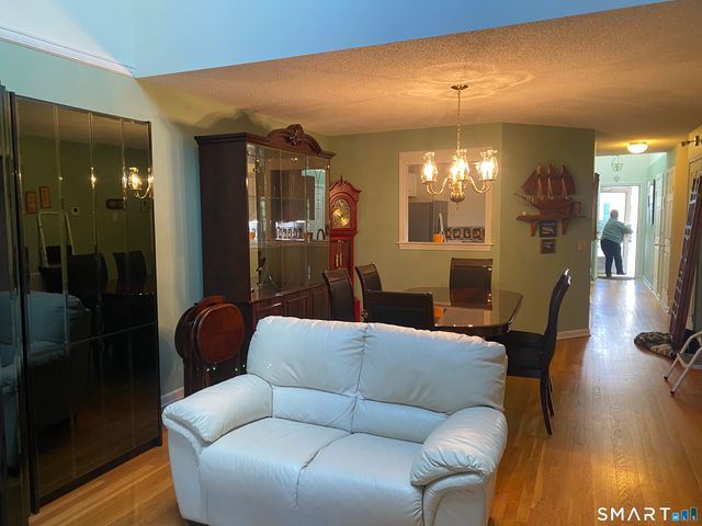 885 Glacier Way 885, Southington, CT 06489