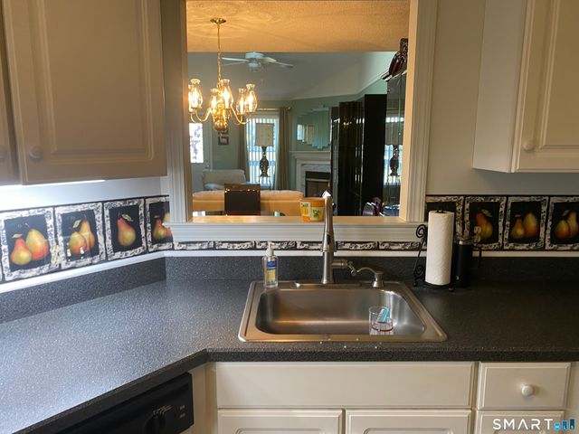 885 Glacier Way 885, Southington, CT 06489