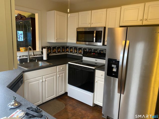 885 Glacier Way 885, Southington, CT 06489