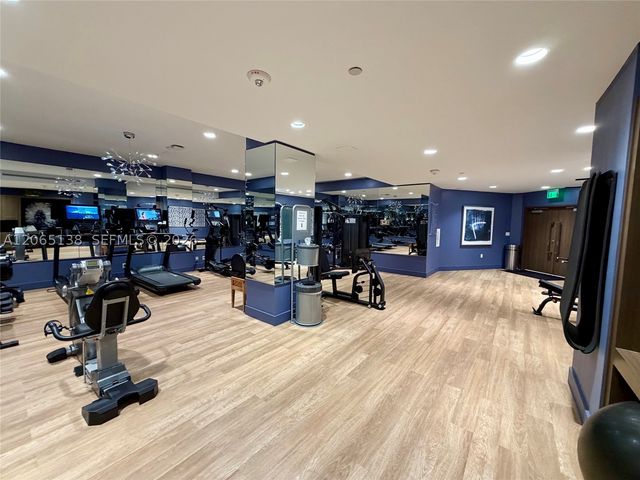 3000 Island Blvd 332, Aventura, FL 33160