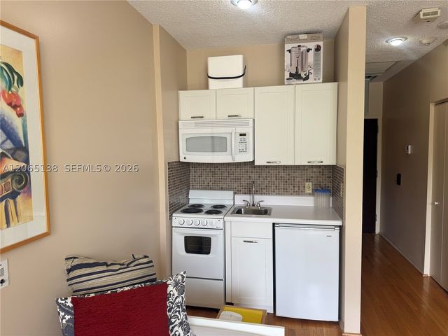 3000 Island Blvd 332, Aventura, FL 33160