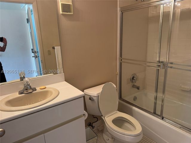 3000 Island Blvd 332, Aventura, FL 33160