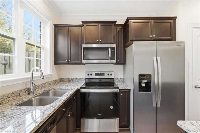 882 Silver Leaf Drive, Winston-salem, NC 27103