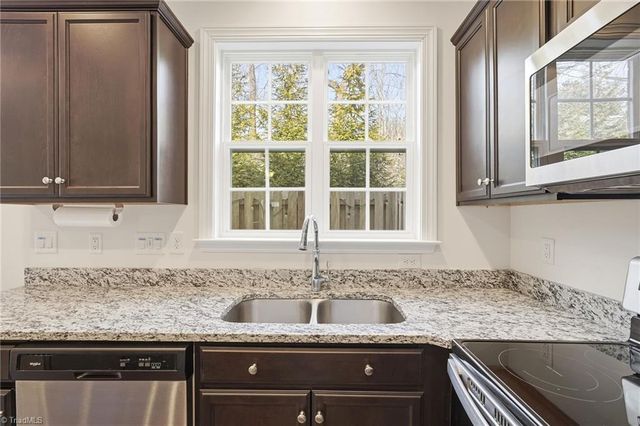 882 Silver Leaf Drive, Winston-salem, NC 27103