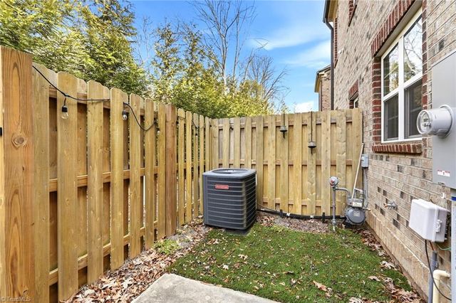 882 Silver Leaf Drive, Winston-salem, NC 27103