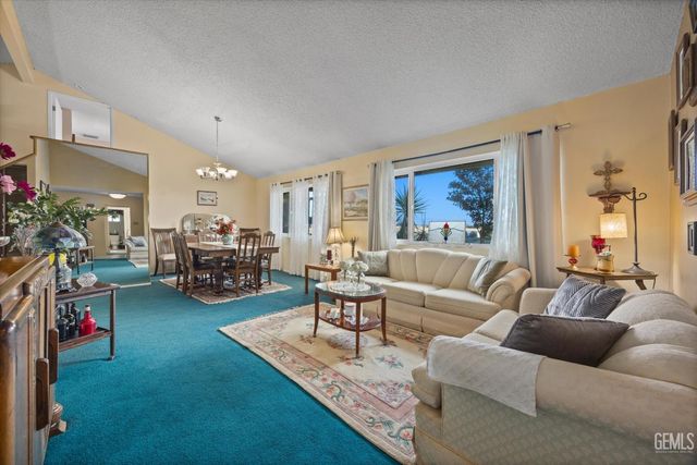 9602 Morningside Court, Bakersfield, CA 93306