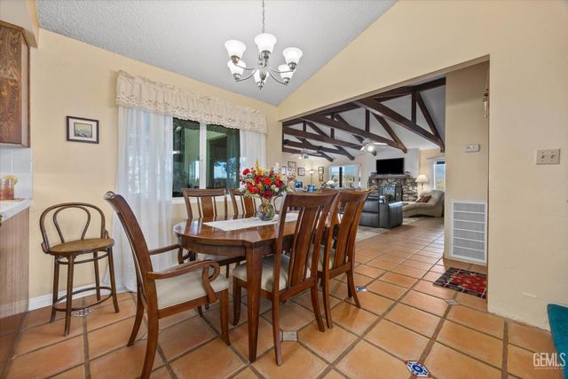 9602 Morningside Court, Bakersfield, CA 93306