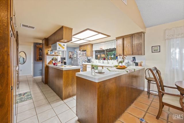 9602 Morningside Court, Bakersfield, CA 93306