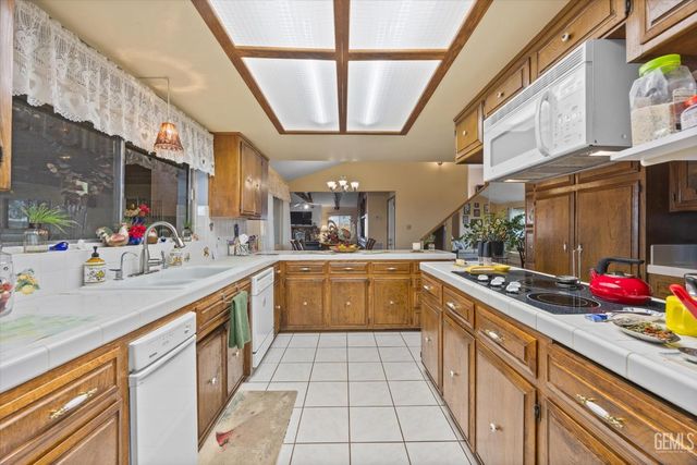 9602 Morningside Court, Bakersfield, CA 93306