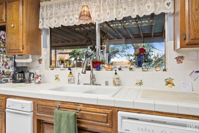 9602 Morningside Court, Bakersfield, CA 93306