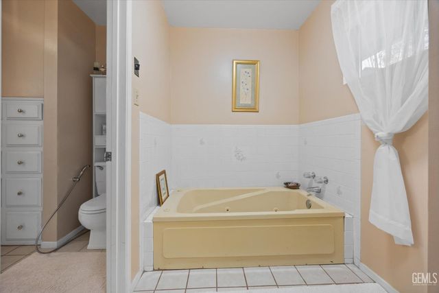 9602 Morningside Court, Bakersfield, CA 93306