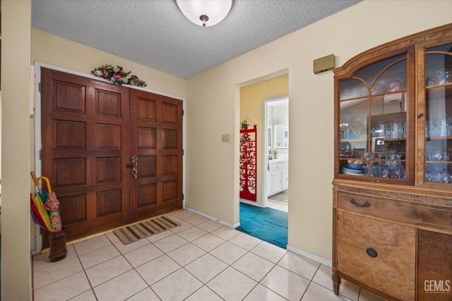 9602 Morningside Court, Bakersfield, CA 93306