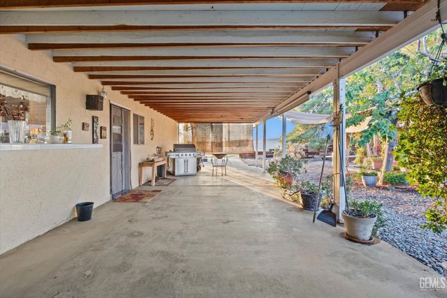 9602 Morningside Court, Bakersfield, CA 93306