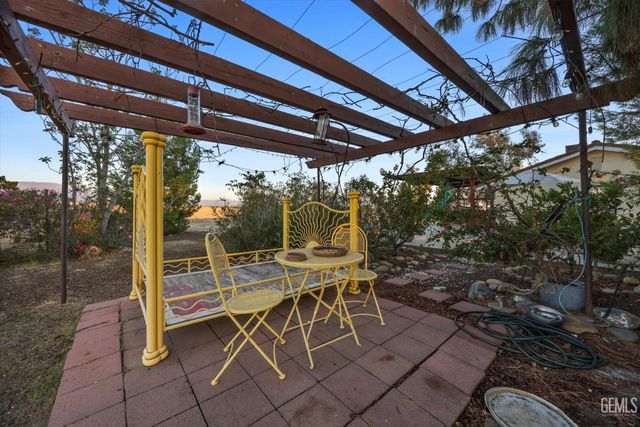 9602 Morningside Court, Bakersfield, CA 93306