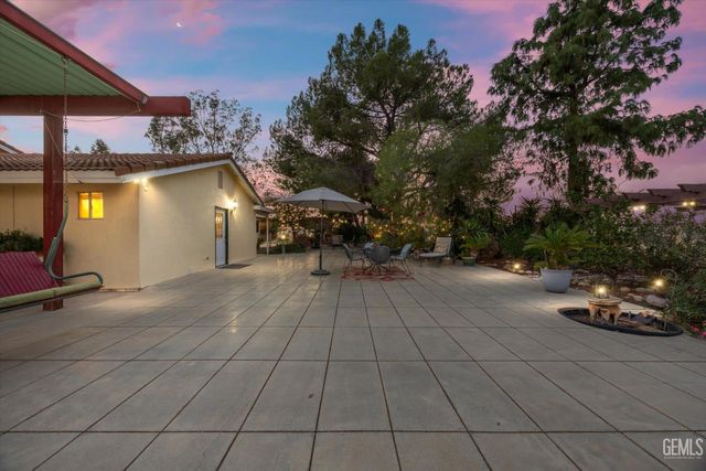 9602 Morningside Court, Bakersfield, CA 93306
