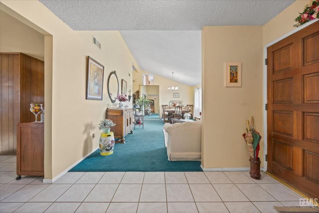 9602 Morningside Court, Bakersfield, CA 93306