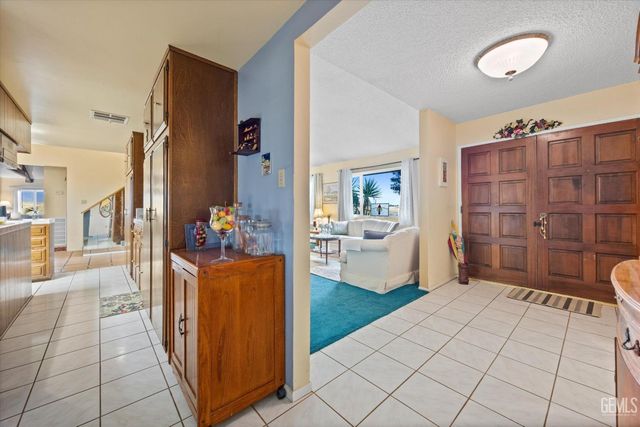 9602 Morningside Court, Bakersfield, CA 93306