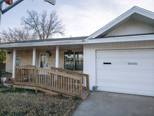 905 NW 5th St, Andrews, TX 79714