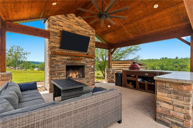 628 Owl Hollow Road, West Fork, AR 72774