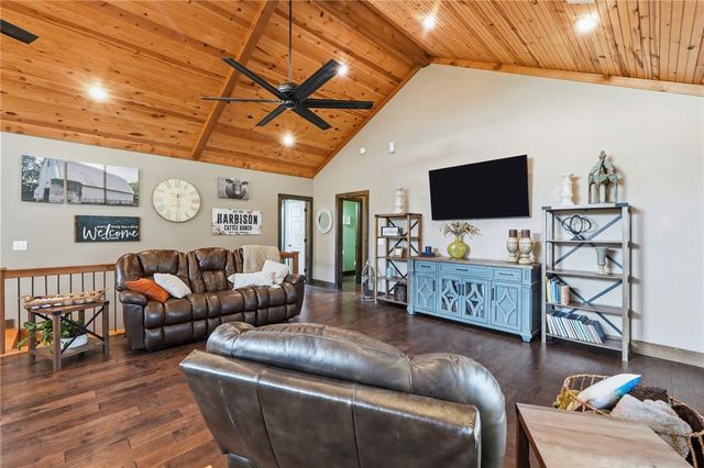 628 Owl Hollow Road, West Fork, AR 72774