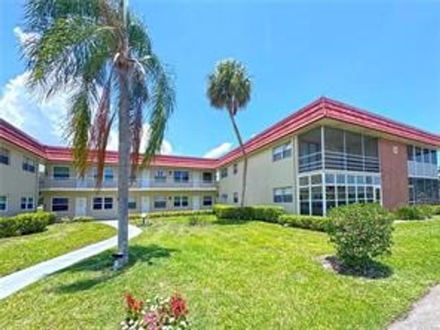 12 Vista Palm Lane 205, Vero Beach, FL 32962