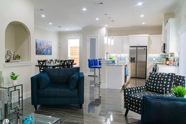 1846 Nomas Street, Dallas, TX 75212