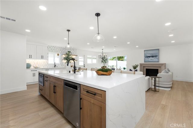 394 Magnolia Street, Costa Mesa, CA 92627