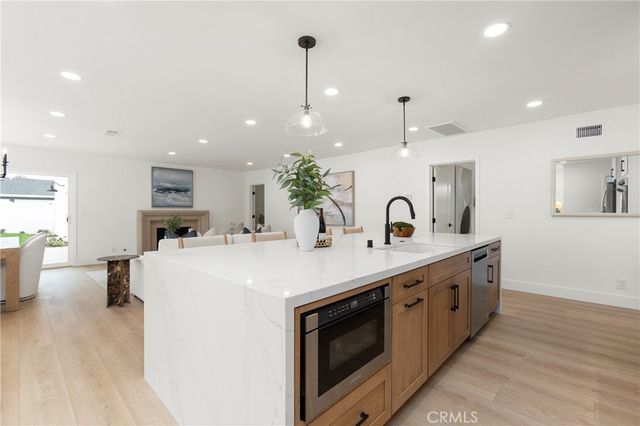 394 Magnolia Street, Costa Mesa, CA 92627