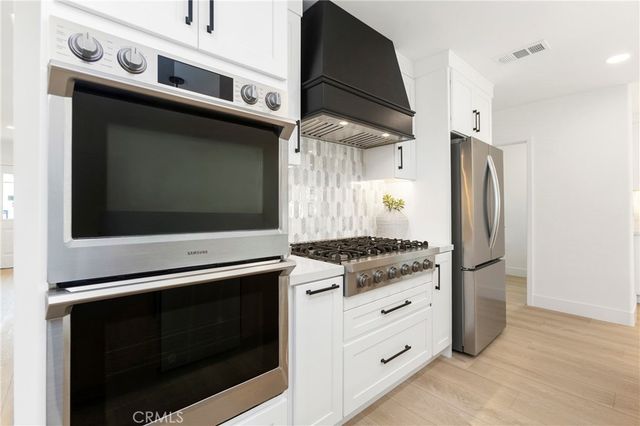 394 Magnolia Street, Costa Mesa, CA 92627