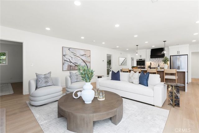 394 Magnolia Street, Costa Mesa, CA 92627