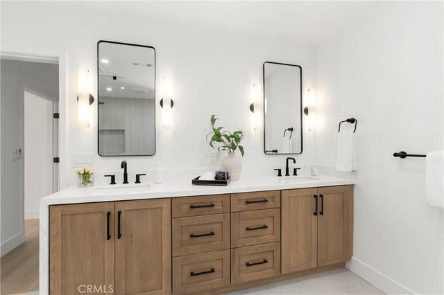 394 Magnolia Street, Costa Mesa, CA 92627