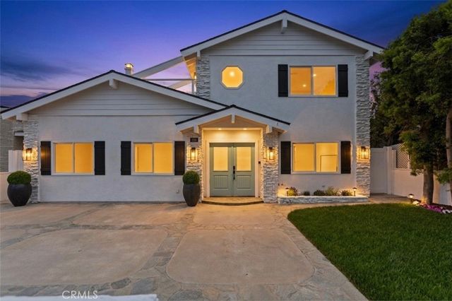 394 Magnolia Street, Costa Mesa, CA 92627