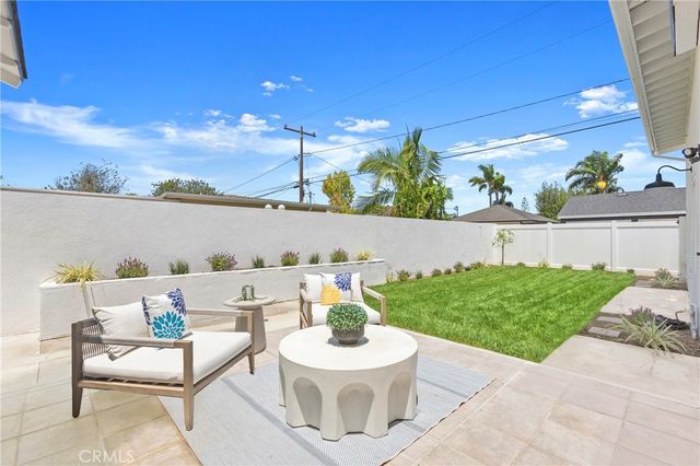 394 Magnolia Street, Costa Mesa, CA 92627