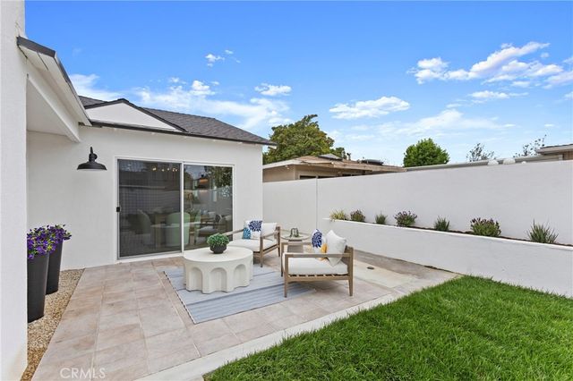394 Magnolia Street, Costa Mesa, CA 92627
