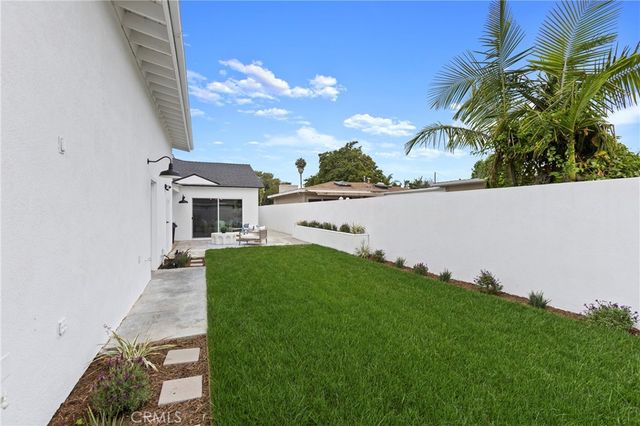 394 Magnolia Street, Costa Mesa, CA 92627